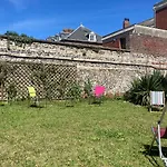 Les D'albatre, Le 56 Apartment *