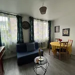 Les D'albatre, Le 56 Apartment *