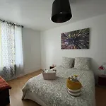 Les D'albatre, Le 56 Apartment *