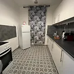 Les D'albatre, Le 56 Apartment *