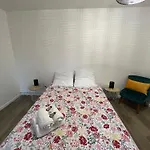 Les D'albatre, Le 56 Apartment *