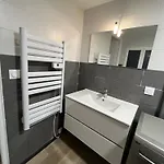 Les D'albatre, Le 56 Apartment *