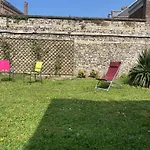 Les D'albatre, Le 56 Apartment