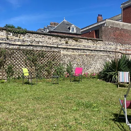 Les D'albatre, Le 56 Apartment *