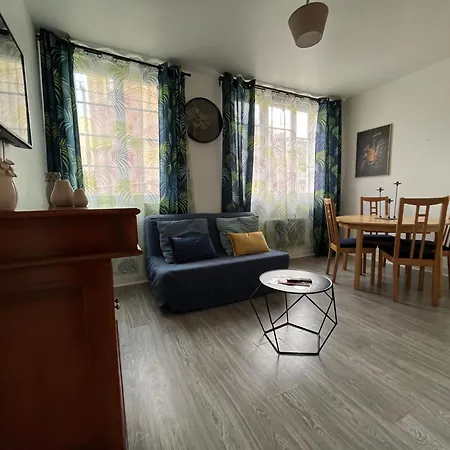 Les D'albatre, Le 56 Apartment