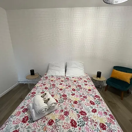 Les D'albatre, Le 56 Apartment *